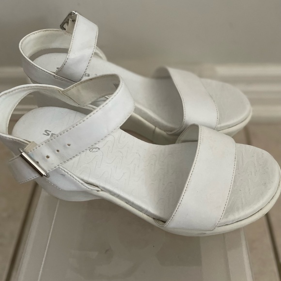 White wedge shoes - Picture 3 of 7